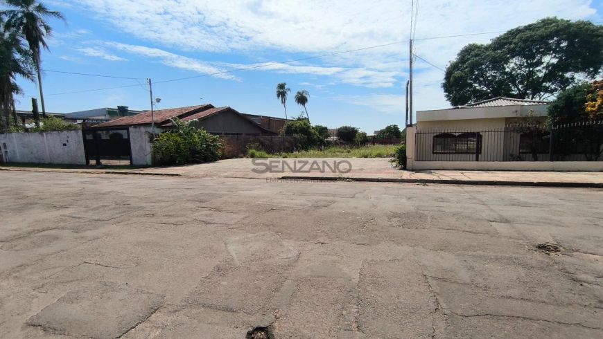 Terreno Vila Bandeirante, com 1.077m² residencial/ comercial.