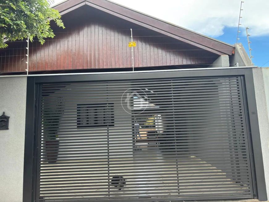 CASA TÉRREA COM PISCINA