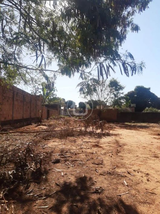 TERENO PLANO PRÓXIMO AO SHOPPING BOSQUE DOS IPES