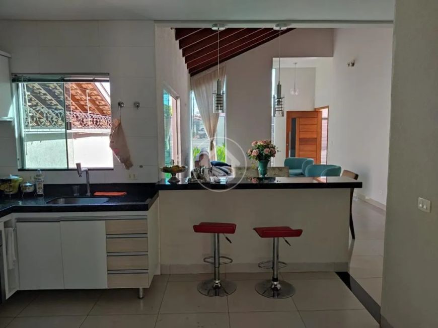 CASA MODERNA COM 02 SUITES, GOURMET E QUINTAL