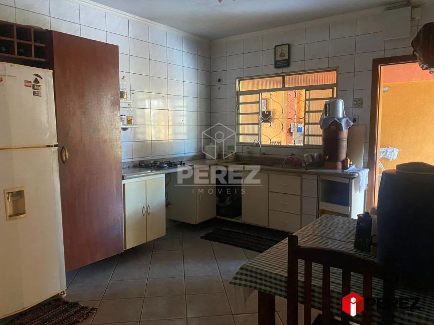Casa térrea no bairro Taveirópolis.