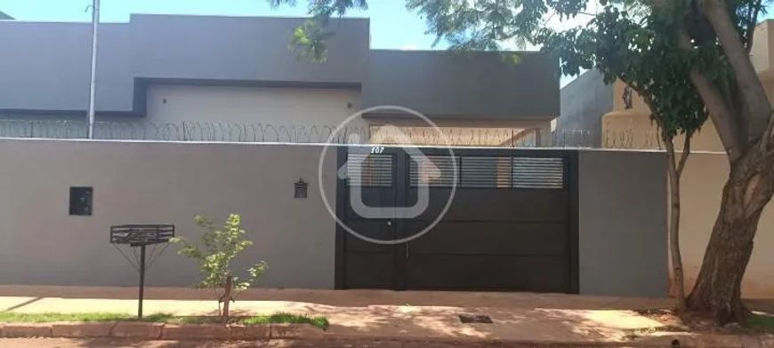 CASA COM 3 QUARTOS - CABREUVA