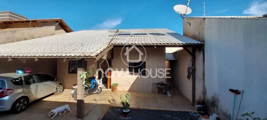 CASA COM 3 DORMITÓRIOS À VENDA