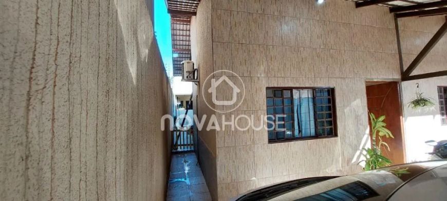 CASA COM 3 DORMITÓRIOS À VENDA