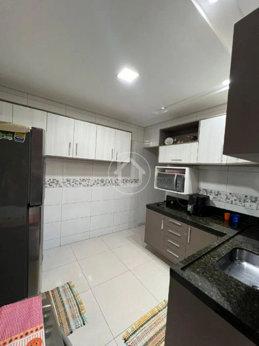 CASA COM 03 DORMITORIOS - COM ENERGIA SOLAR