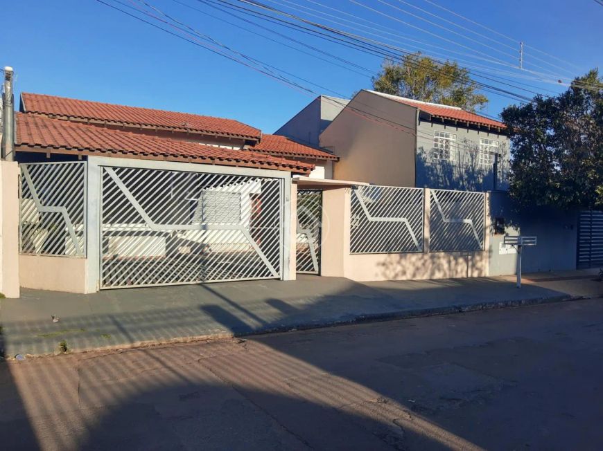 CASA 03 QUARTOS SENDO 01 SUÍTE PRÓX. AOS QUARTEIS