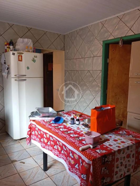 CASA 4 QUARTOS SENDO 1 SUITE