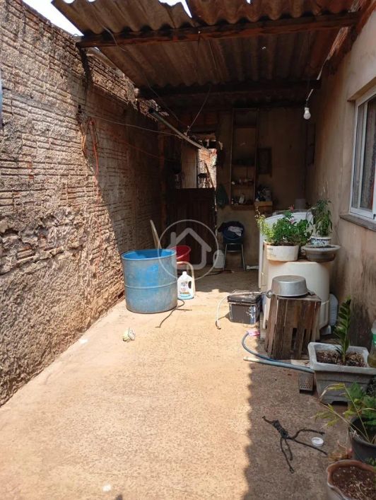 CASA 4 QUARTOS SENDO 1 SUITE