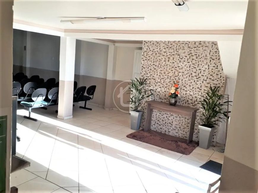 PRÉDIO COM SALÃO DE 160 M²