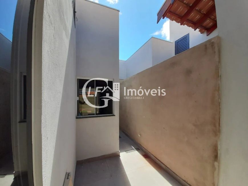 Linda casa à venda com acabamento impecável e localização privilegiada.