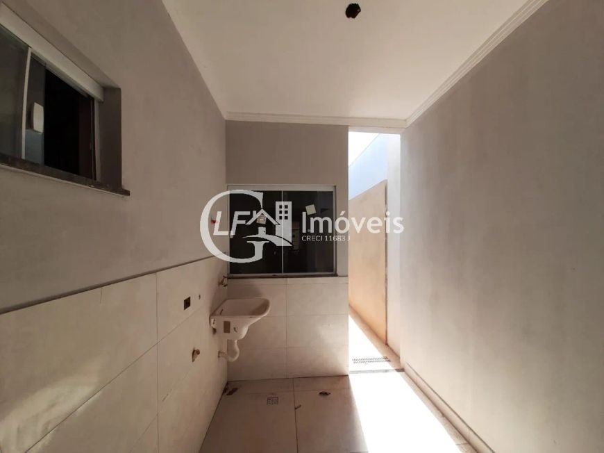 Linda casa à venda com acabamento impecável e localização privilegiada.