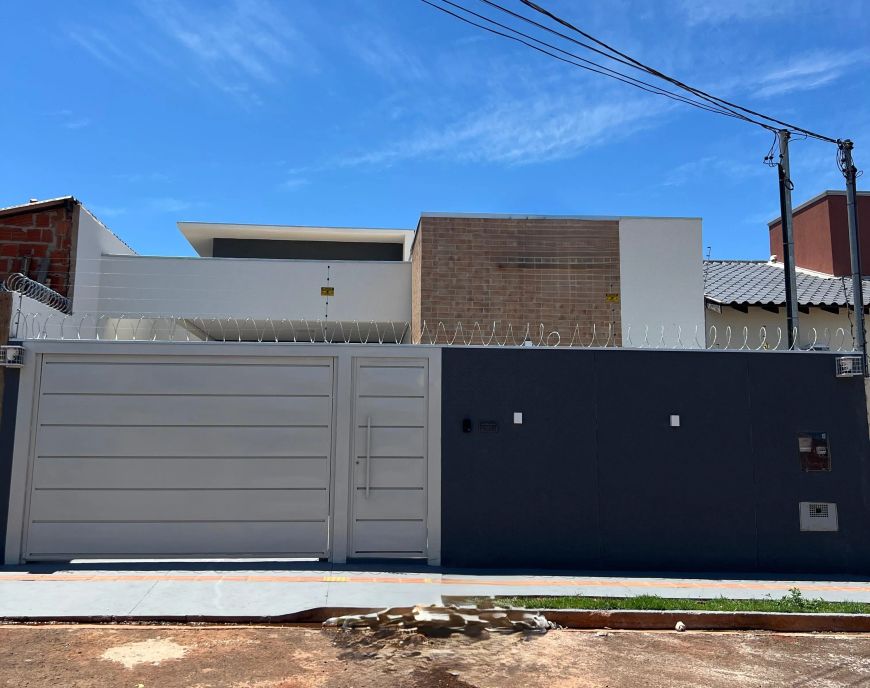 Linda casa com piscina no Monte Castelo