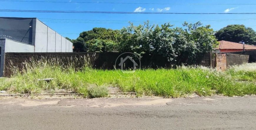 TERRENO EM EXCELENTE LOCALIZAÇÃO