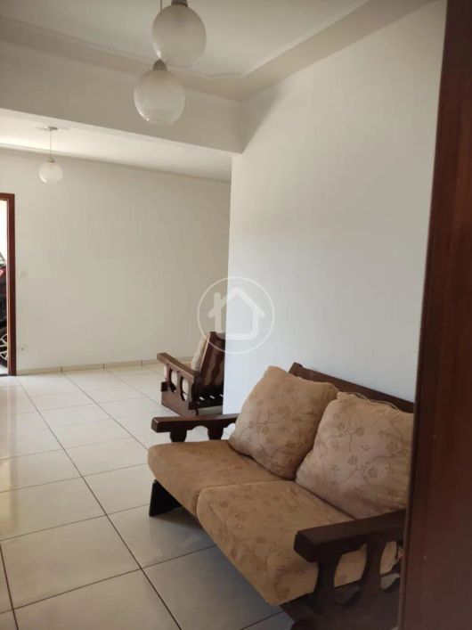 CASA COM 3 DORMITORIOS - JD PANAMA