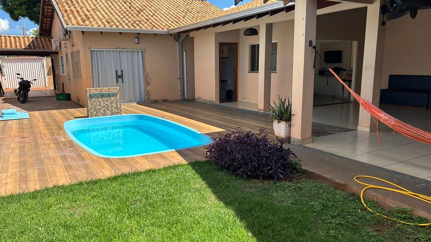 Casa com piscina no Bonjardim