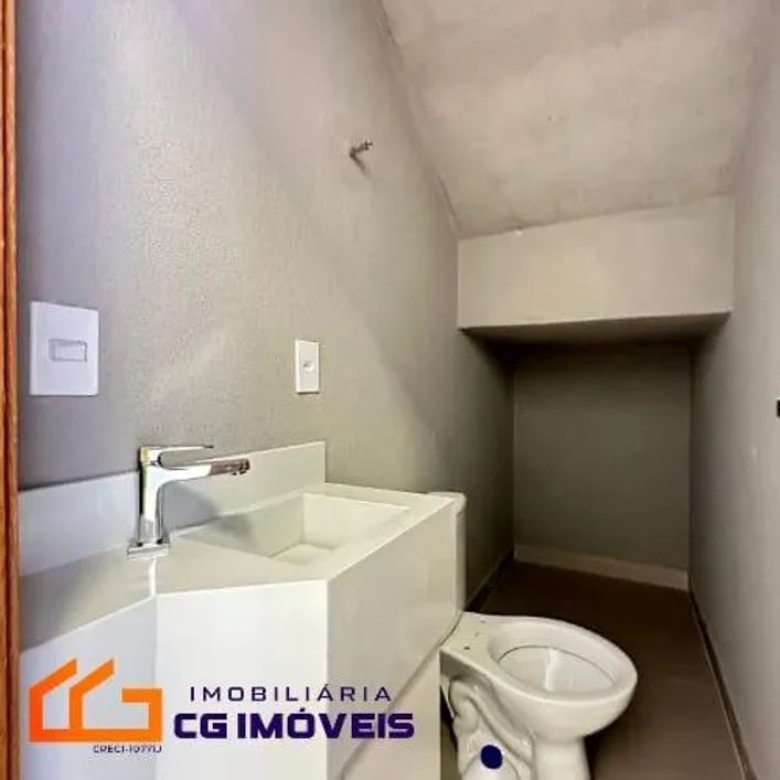 Sobrado para venda tem 124m² com 1 apartamento e 2 suítes na Vila Morumbi - Campo Grande - MS