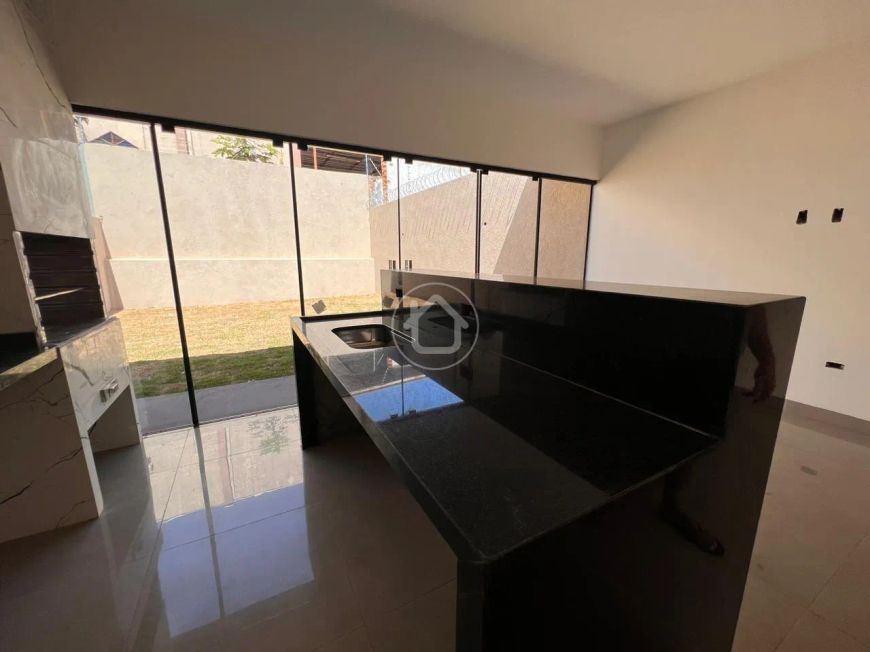 CASA COM 3 DORMITÓRIOS
