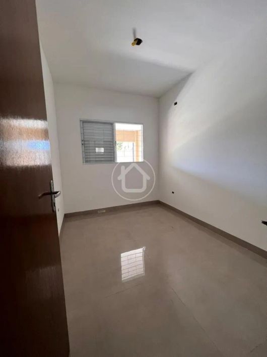 CASA COM 3 DORMITÓRIOS