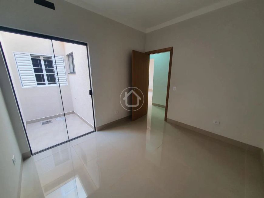 CASA COM 3 DORMITÓRIOS - JARDIM DAS NAÇÕES