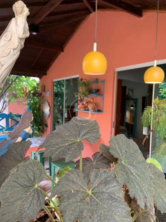 CASA COM AMPLO QUINTAL - BAIRRO PANORAMA