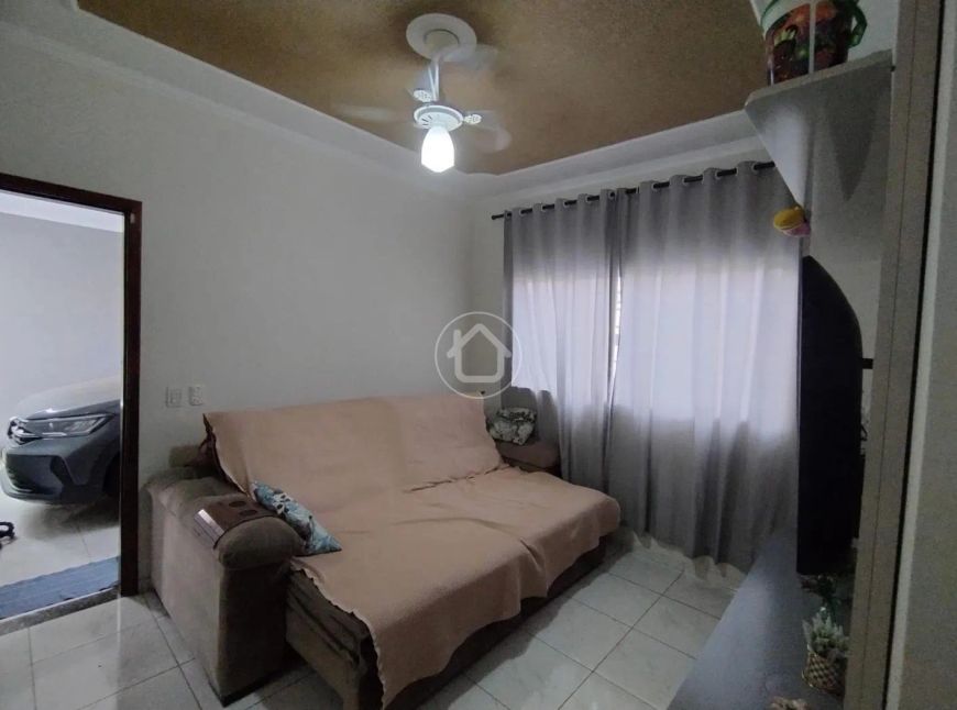 CASA COM 3 QUARTOS E PISCINA AQUECIDA PROXIMO CM