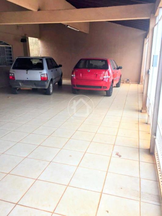 CASA COM PISCINA NA REGIÃO MILITAR - VILA PALMIRA