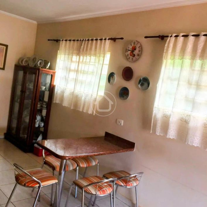 CASA COM PISCINA NA REGIÃO MILITAR - VILA PALMIRA