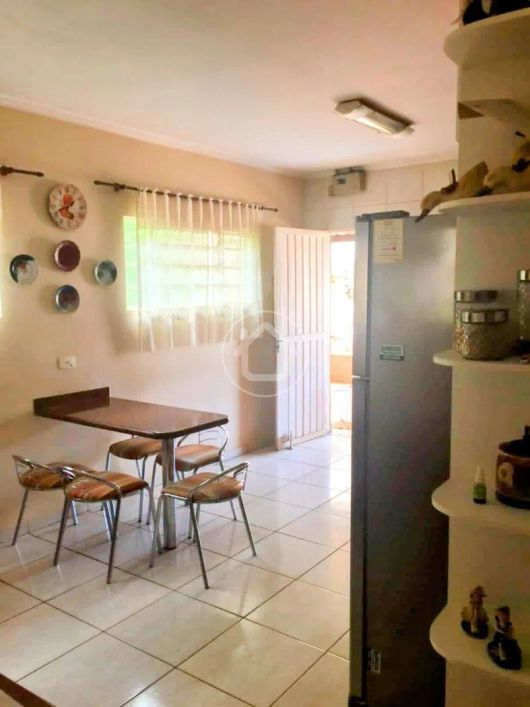 CASA COM PISCINA NA REGIÃO MILITAR - VILA PALMIRA
