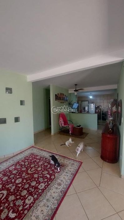Casa no Jd. São Conrado, c/ 4dormitorios s/ 2 suites e piscina.