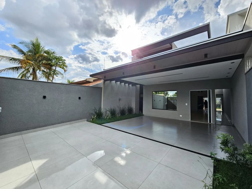 Lindo Imóvel Novo com alto padrão de acabamento no Rita Vieira com 3 suítes, área gourmet e piscina