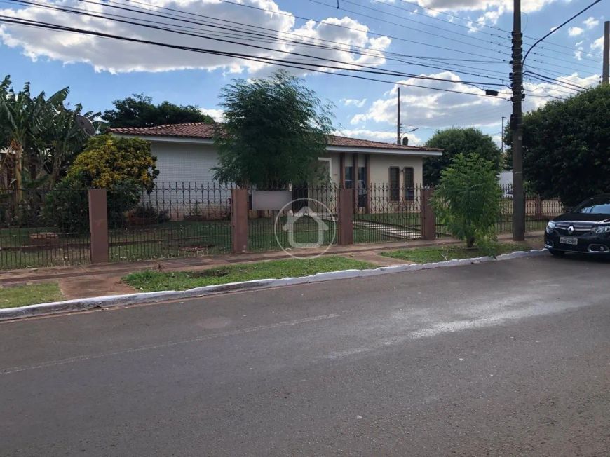 CASA DE ESQUINA NA ORLA MORENA