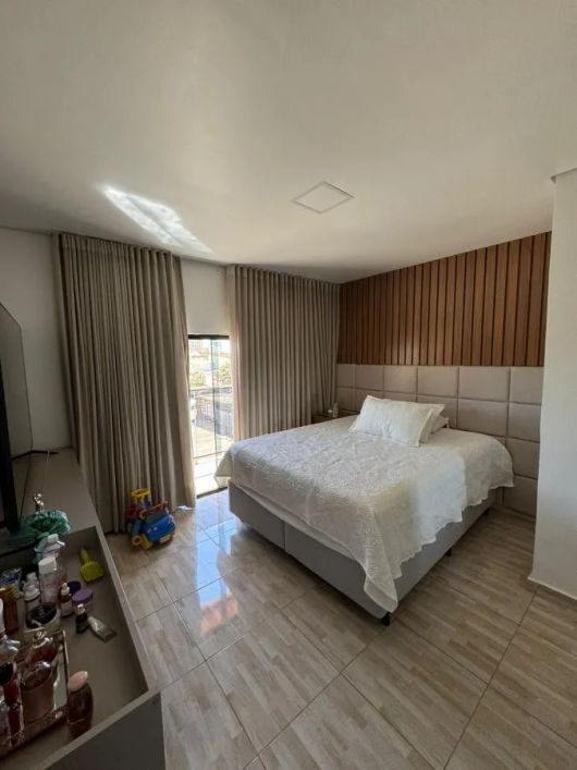 Sobrado para Venda em Brasília, Samambaia Sul (Samambaia), 6 dormitórios, 2 suítes, 5 banheiros, 3 v