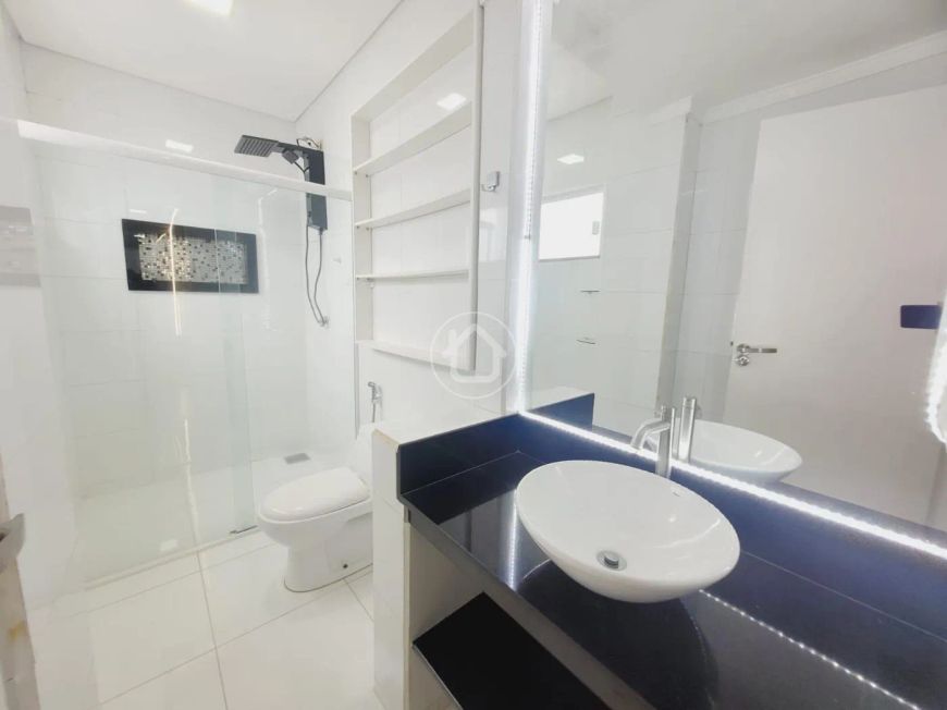 CASA REFORMADA EM CONDOMÍNIO NO MONTE CASTELO