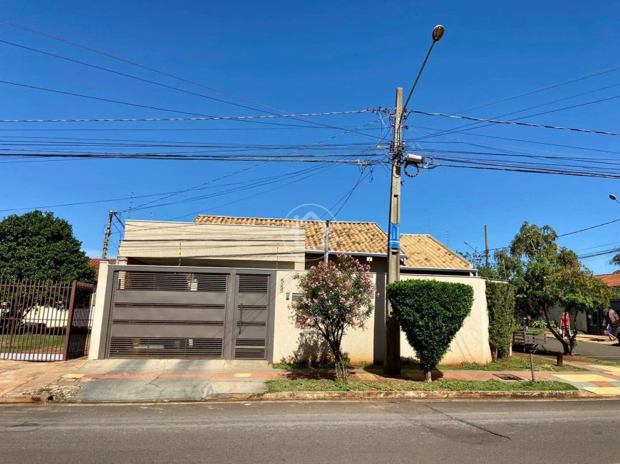 CASA COM 02 QUARTOS E 01 SUITE