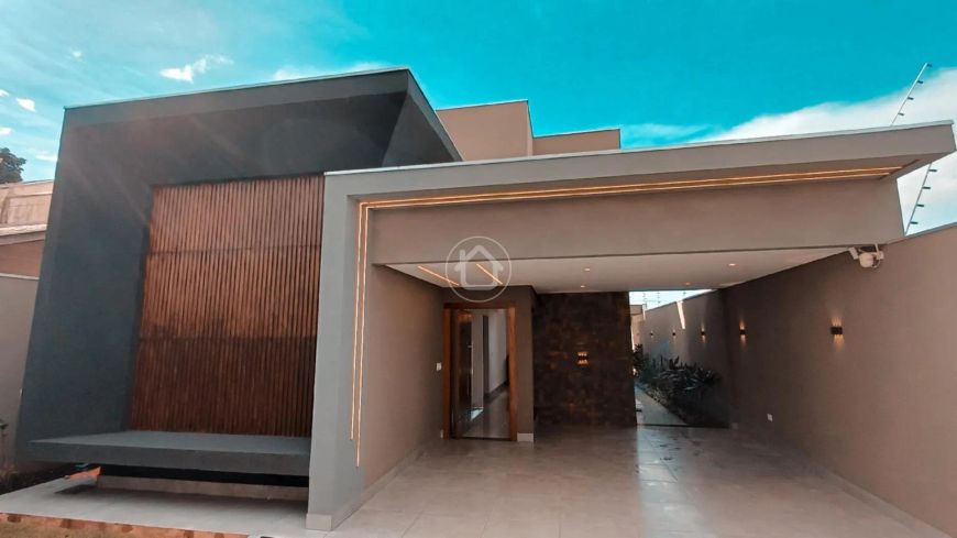 CASA COM 03 DORMITÓRIOS COM 1 SUÍTE