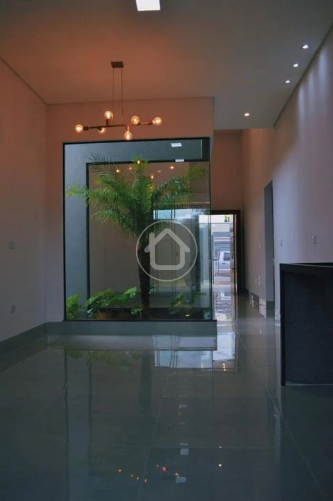 CASA COM 03 DORMITÓRIOS COM 1 SUÍTE