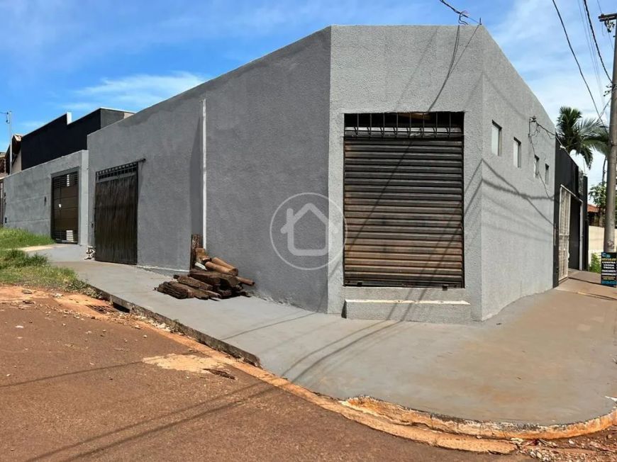 CASA COM SALAO COMERCIAL