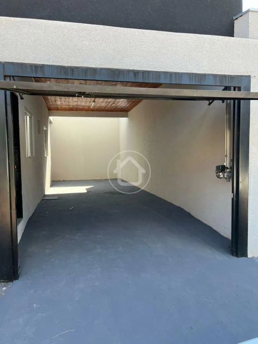 CASA COM SALAO COMERCIAL