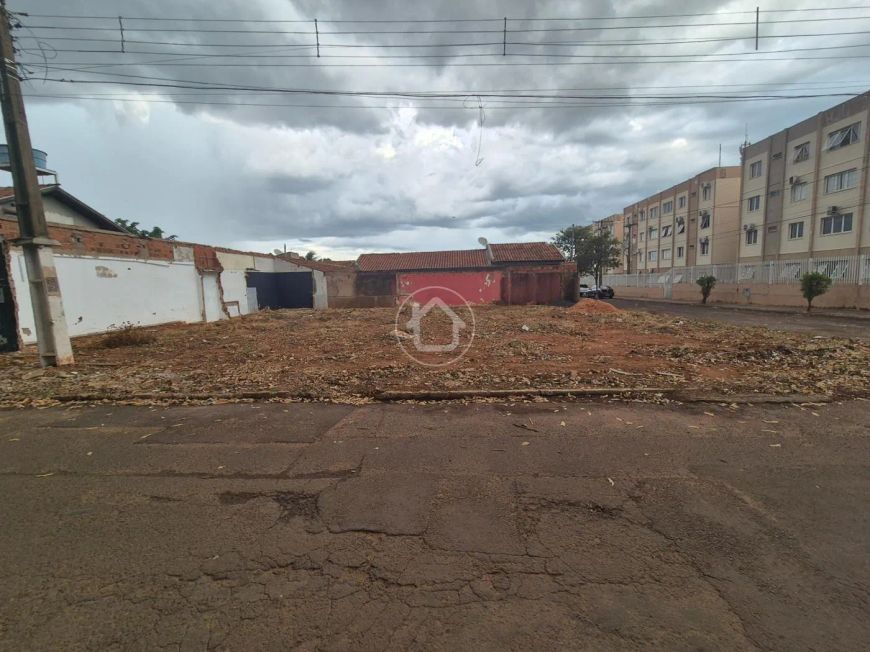 TERRENO DE ESQUINA