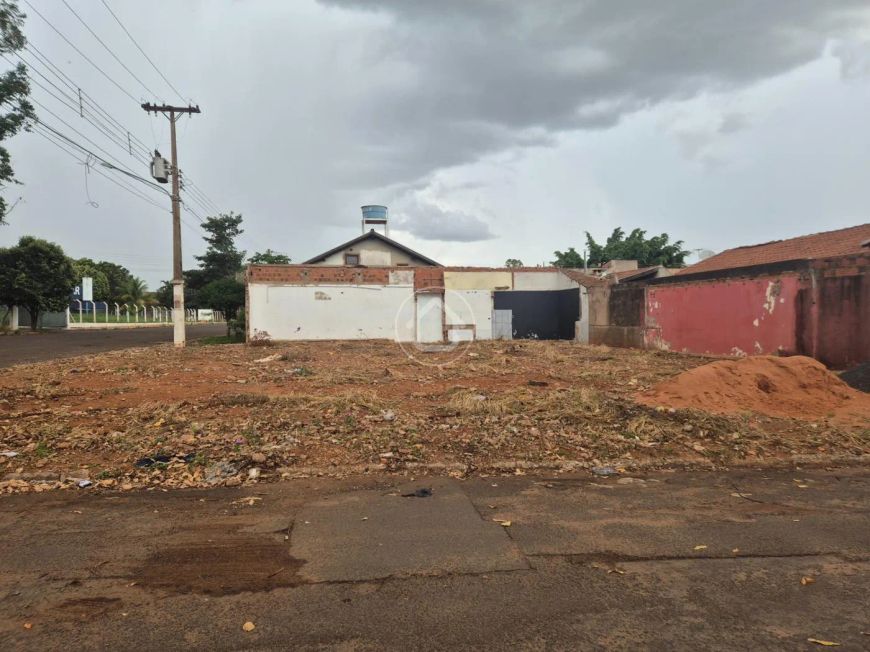 TERRENO DE ESQUINA