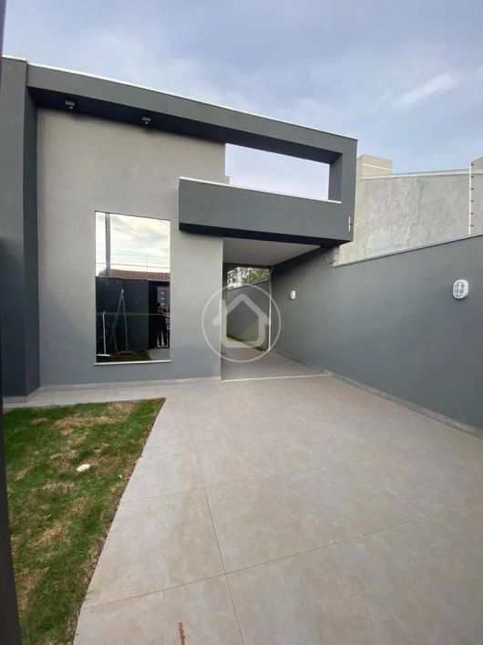 CASA COM 02 QUARTOS, SENDO 01 SUÍTE
