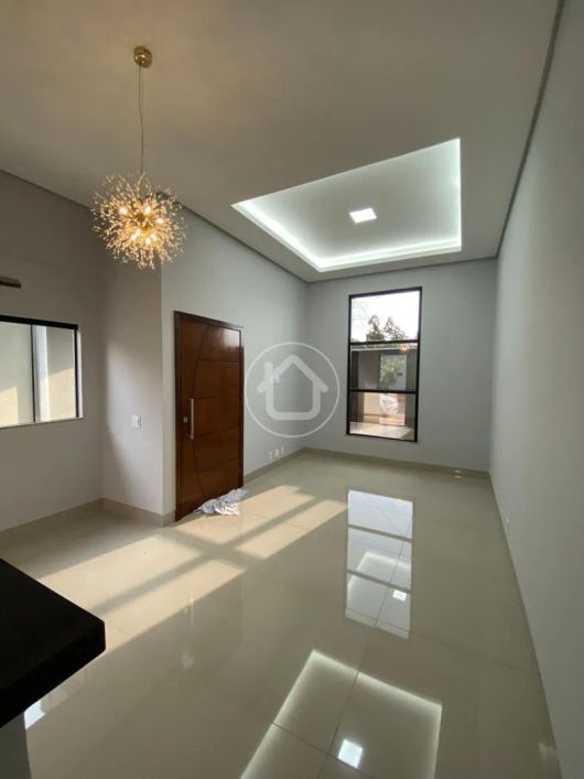CASA COM 02 QUARTOS, SENDO 01 SUÍTE