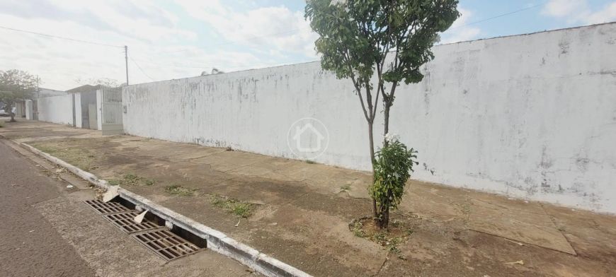 CASA TERRENO AMPLO NO JARDIM IMA