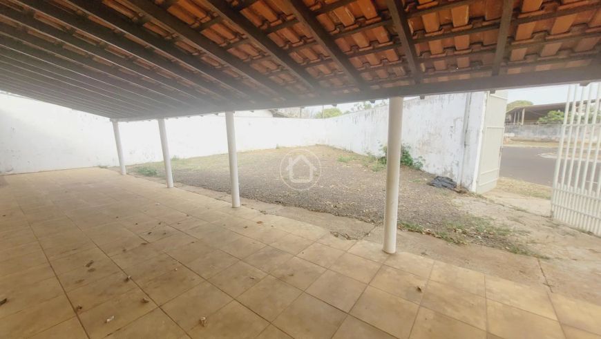 CASA TERRENO AMPLO NO JARDIM IMA