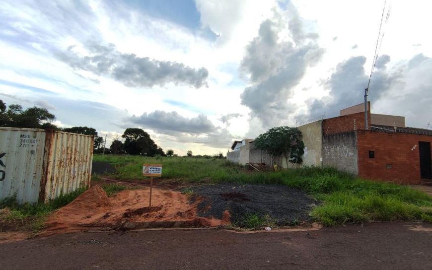 Campo Grande - Terreno Padrão - São Francisco