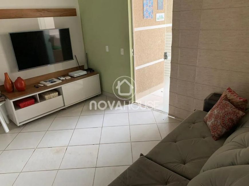 CASA COM 4 QUARTOS E PISCINA NO CENTRO