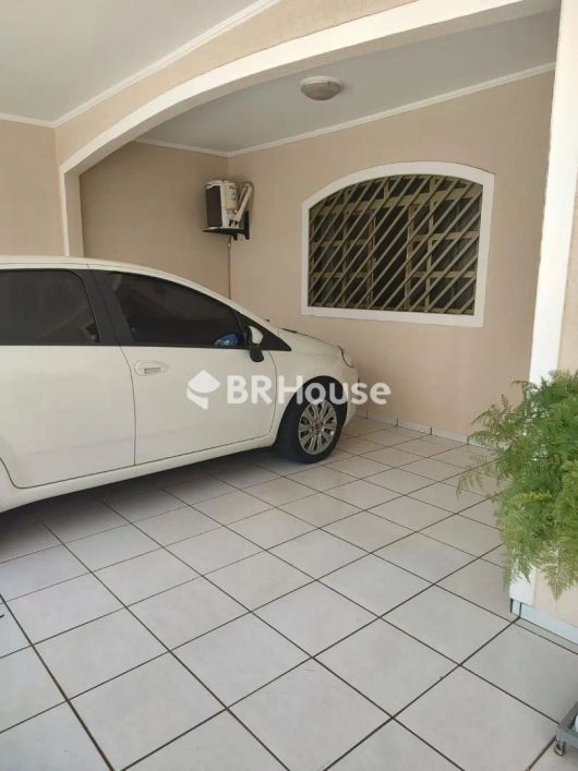 Casa para venda com 3 quartos sendo 1 suíte em Vila Planalto com 189.61m²