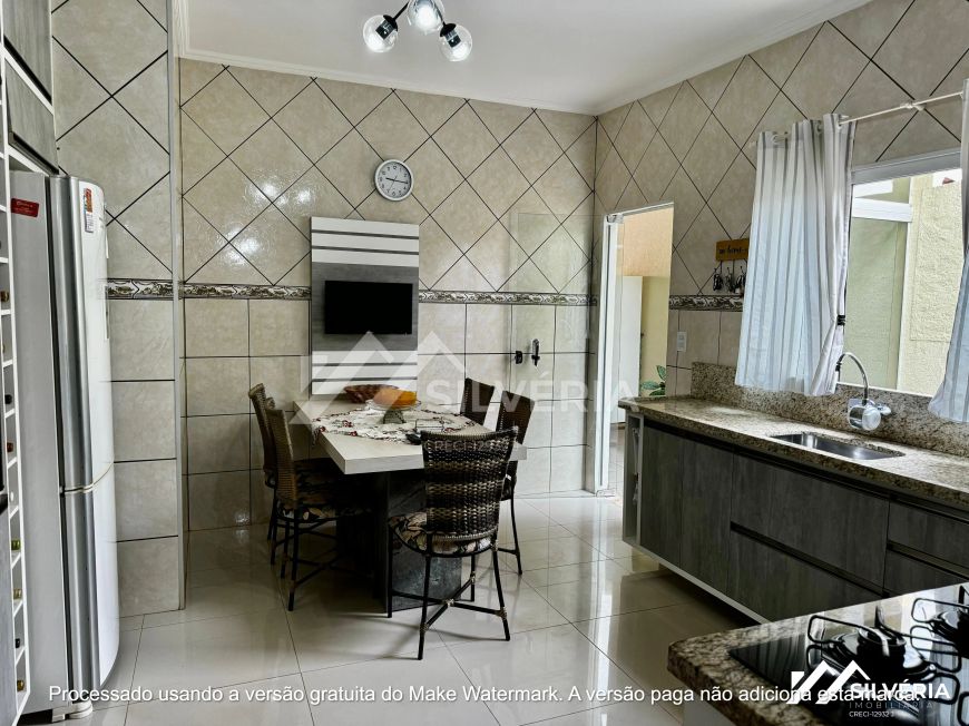 Casa com piscina e placas solares Santa Carmelia Próximo Colégio Militar