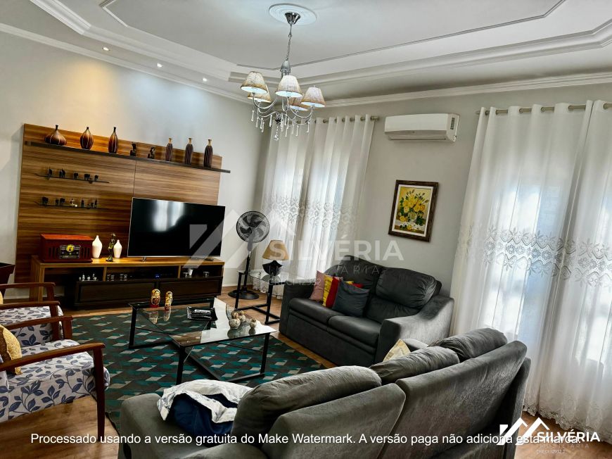 Casa com piscina e placas solares Santa Carmelia Próximo Colégio Militar