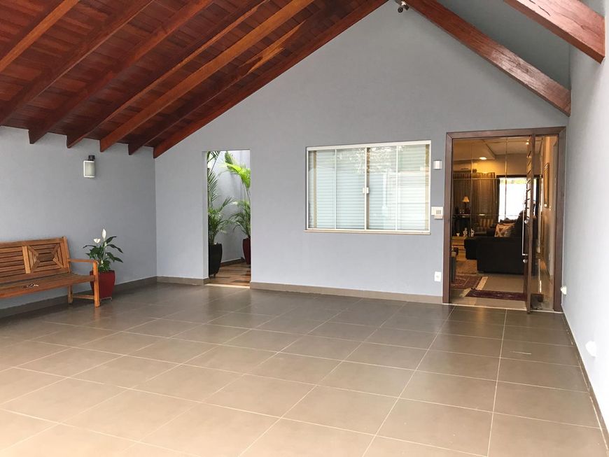 BELISSÍMO IMÓVEL COM 03 SUÍTES, ÁREA GOURMET e PISCINA!